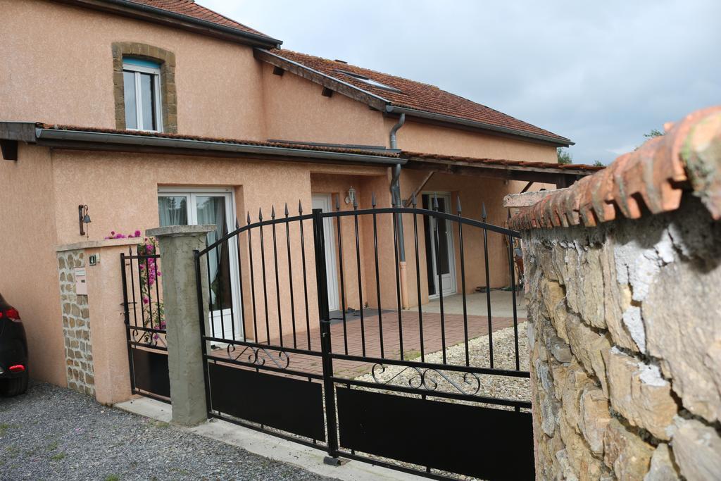 gîte du garde barrière Girondelle Extérieur photo